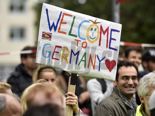 Nemci vítali utečencov a