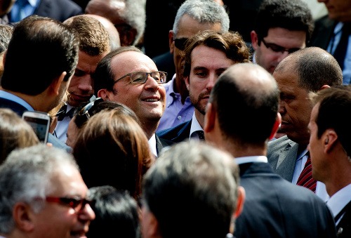 Francois Hollande (v strede)