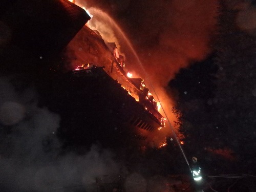 VIDEO Dramatický požiar hotela