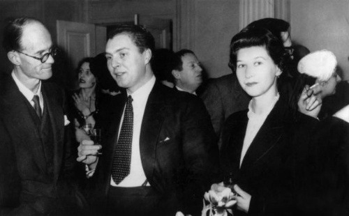 Cairncross so svojou manželkou v roku 1951