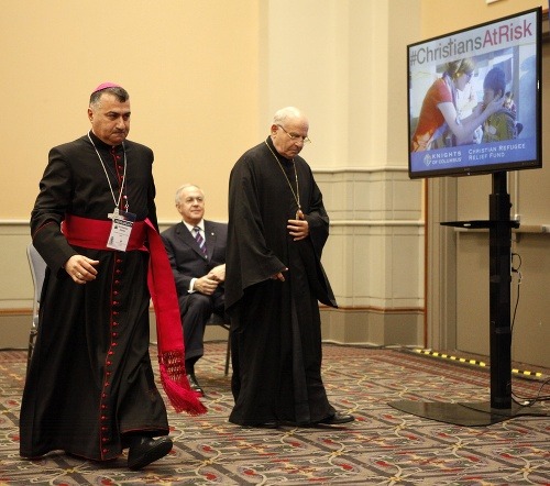 Arcibiskup Jean-Clement Jeanbart (vpravo).