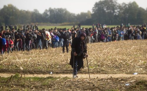 Migranti prechádzajú cez Chorvátsko