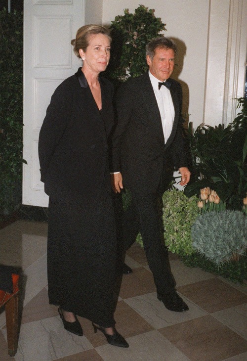 Scenáristka filmu E. T. - Mimozemšťan, Melissa Mathison, bola bývalou partnerkou herca Harrisona Forda. 
