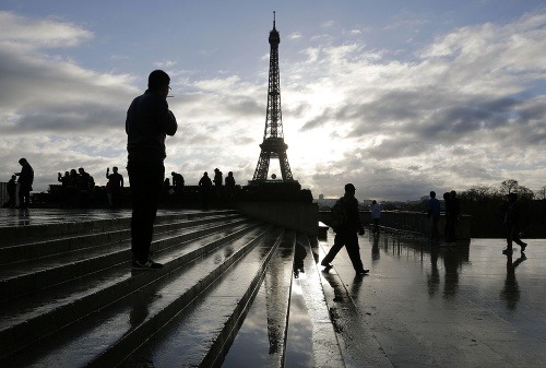 Paríž znova na nohách: