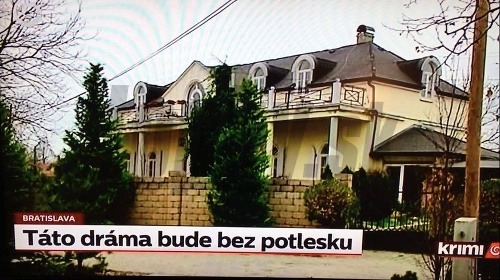 V tomto dome v Rusovciach, v ktorom bývajú manželia Štefan Kožka a Zuzana Skopálová, došlo v utorok večer k incidentu. 
