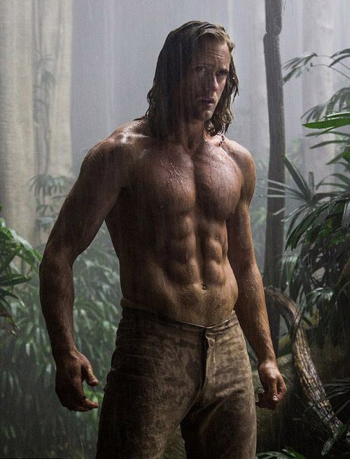 Alexander Skarsgård má telo hodné Tarzana. 