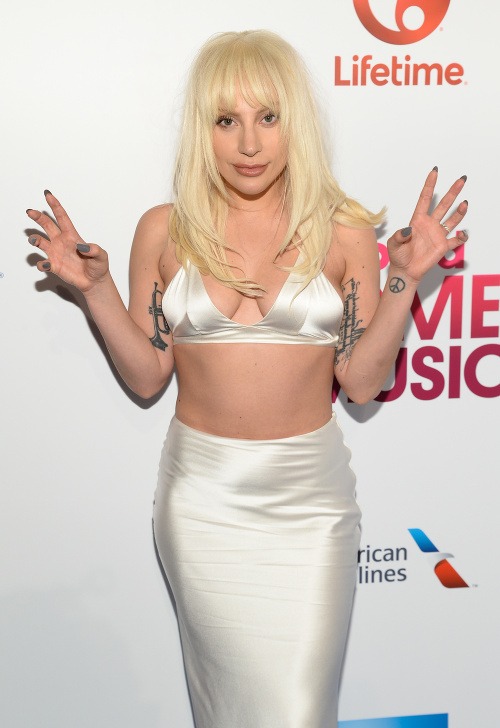 Lady Gaga sa pri výbere outfitu inšpirovala morskou pannou. 
