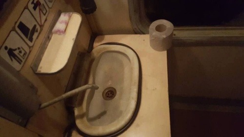 Aj takto vyzerá hygiena v niektorých slovenských vlakoch
