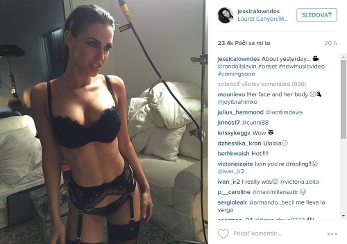 Jessica Lowndes najnovšie potešila fanúšikov fotografiou v rajcovnej spodnej bielizni. 