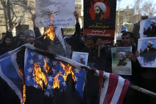 Iránci podpálili saudské veľvyslanectvo: