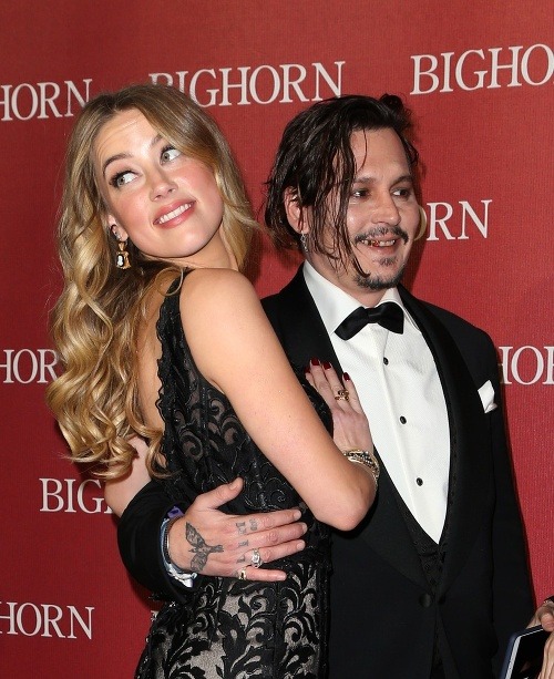 Amber Heard a Johnny Depp by tvorili jeden z najkrajších hollywoodskych párov... Keby herec viac dbal o svoj zovňajšok. 
