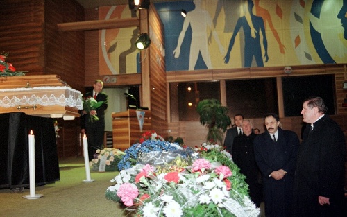 Na snímke vpravo bývalý slovenský premiér Vladimír Mečiar.