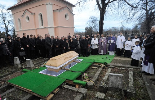 Antona Srholca pochovali na cintoríne v Skalici