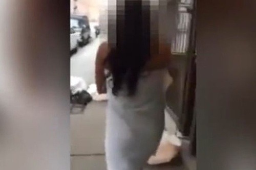VIDEO Ženu prinútil kráčať