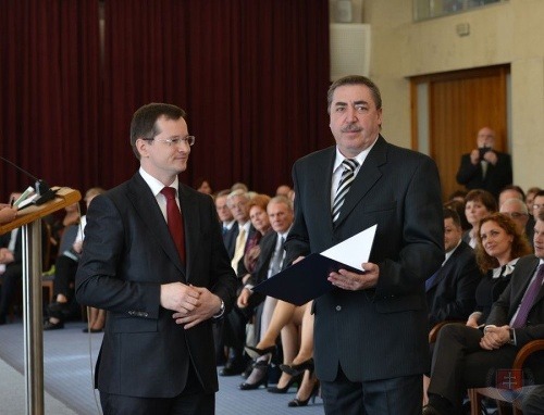 Riaditeľ Vladimír Buvalič (vpravo) s ministrom školstva Jurajom Draxlerom