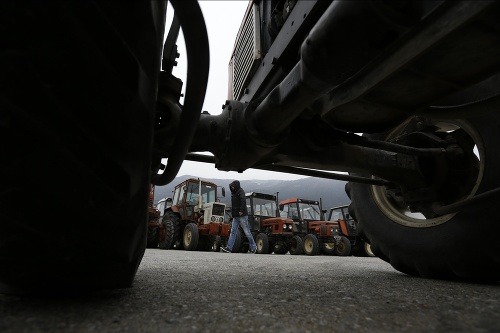 Grécki farmári sporadicky blokujú