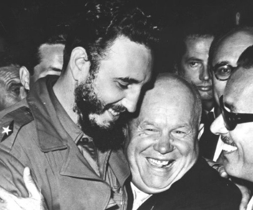 Vo vrúcnom objatí s Fidelom Castrom (1960, OSN)