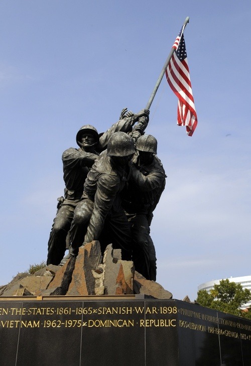 Pamätník vojenského námorníctva USA na bitku o Iwo-džimu vo Washingtone.