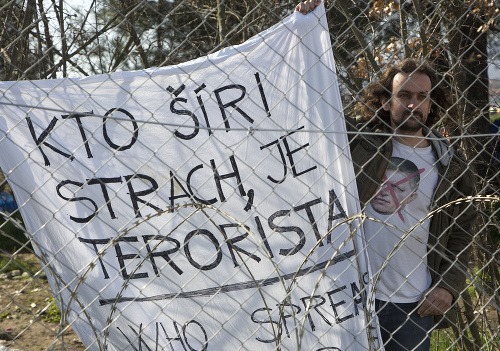 Na grécko-macedónskej hranici vítali Fica aj protestujúci