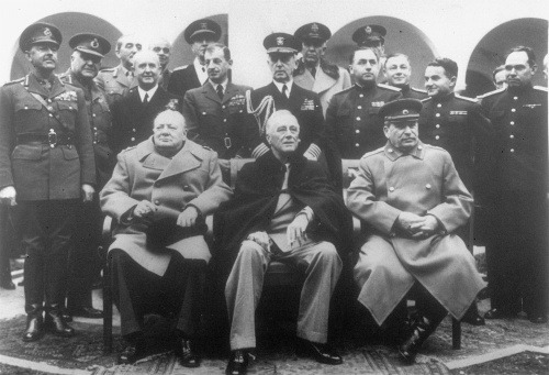 Jaltská konferencia: Britský ministerský predseda Winston Churchill, americký prezident Franklin Roosevelt a predseda Rady ľudových komisárov ZSSR Josif Vissarionovič Stalin.