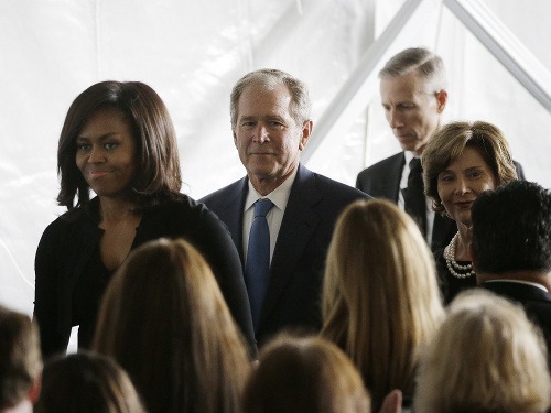 Na pohreb prišli aj Michelle Obamová a Bill Clinton.