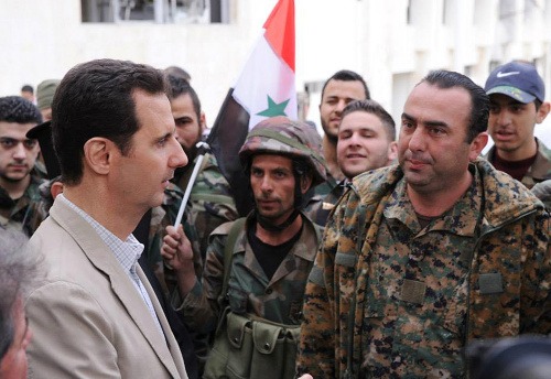 Bašár Asad s vojakmi.