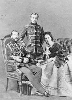 Cár Alexander II. so ženou a synom.