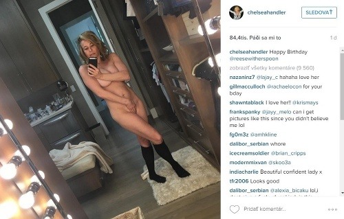 Chelsea Handler sa pri príležitosti narodenín svojej kamarátky Reese vycapila na internet úplne nahá. 