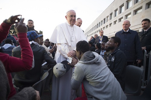 VIDEO Obrovské gesto pápeža