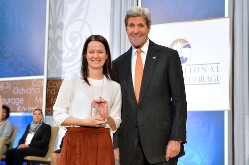 Zuzana Števulová s Johnom Kerrym