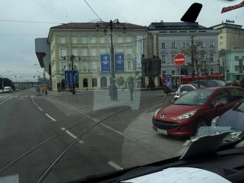 PRÁVE TERAZ Poplach v