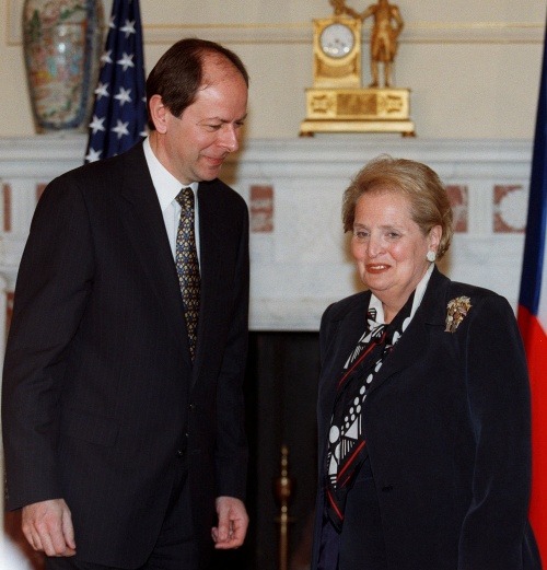 Josef Tošovský s Madeleine Albrightovou v roku 1998.
