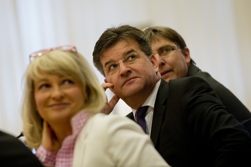 Zľava: Simona Bubánová, Miroslav Lajčák a Martin Slosiarik