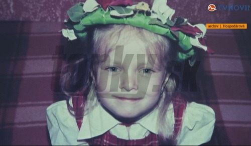 Jana Hospodárová ako malé blonďavé dievčatko s modrými očami a plnými líčkami.