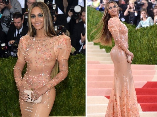 Celé zlé! Takto okomentovali outfit a vizáž speváčky Beyoncé módni kritici. Aj laik však musí uznať, že latexové šaty a výrazné líčenie nie sú tou najšťastnejšou voľbou. 