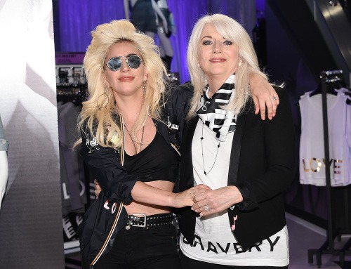 Lady Gaga s mamou Cynthiou - poobné, a predsa rozdielne. 