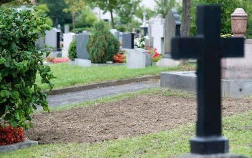V roku 2011 Hessovo kvôli likvidácii hrobu exhumovali