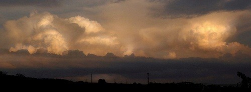 Búrková oblačnosť cumulonimbus. Foto: Pavel Matejovič