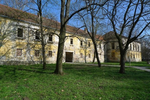 Seredský kaštieľ, kedysi vodný hrad Šintava