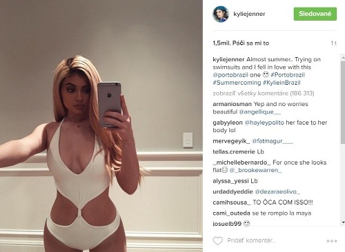 Kylie Jenner v bikinách nevyzerá vôbec zle. 