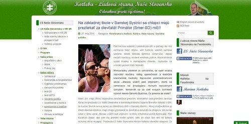 Kotlebovci pridali k článku aj foto dvoch bozkávajúcich sa homosexuálov.
