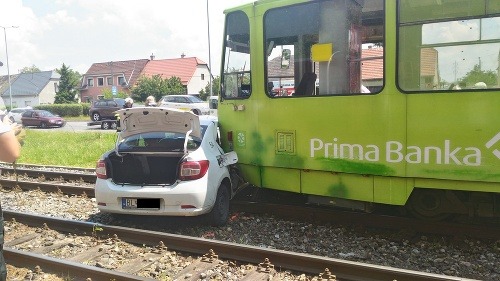 FOTO Nehoda v bratislavskej