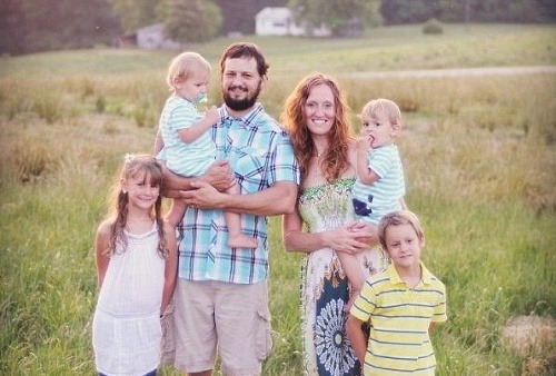 Rodičia Dawn a Brandon so svojimi deťmi: chlapcami-dvojičkami, dcérkou Gabriellou a synom Bryceom.