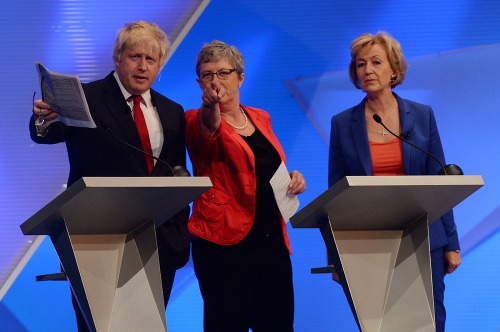 Strana zástancov vystúpenia z EÚ na čele s bývalým starostom Londýna Borisom Johnsonom (vľavo)