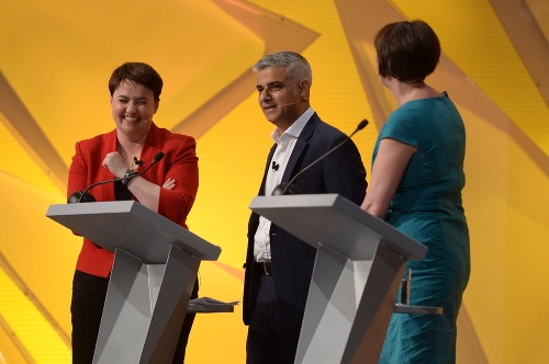 Strana za zotrvanie v EÚ na čele s Ruth Davidsonovou (vľavo) a Sadiqom Khanom, súčasným starostom Londýna (v strede).