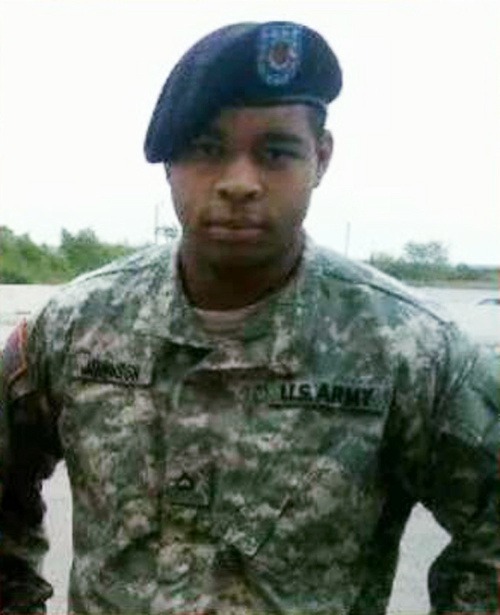 Micah Johnson slúžil v armáde.