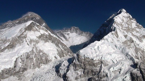 Pohľad na Everest a Lhotse z Nuptse.