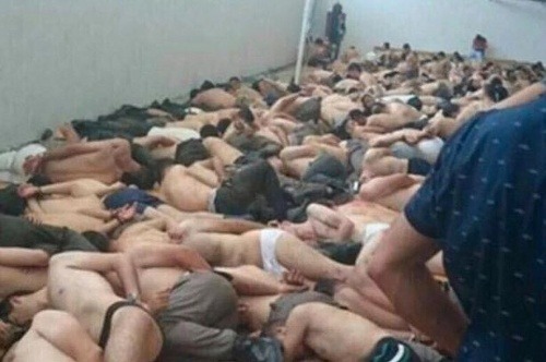 Takto majú držať ľudí vo väzbe v Turecku.