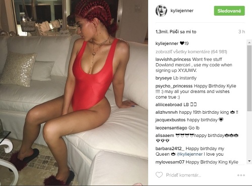 Kylie Jenner oslávila narodeniny aj takouto provokatívnou fotografiou.