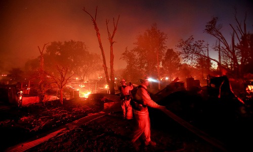 Americký štát pohlcujú žeravé